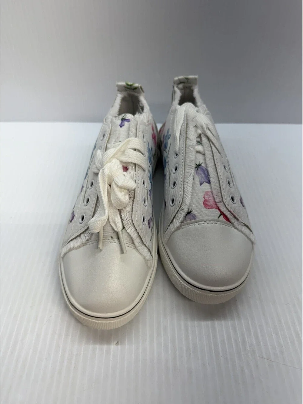 Woman's Tennis Shoes Floral White Size 9.5/41 Unbranded